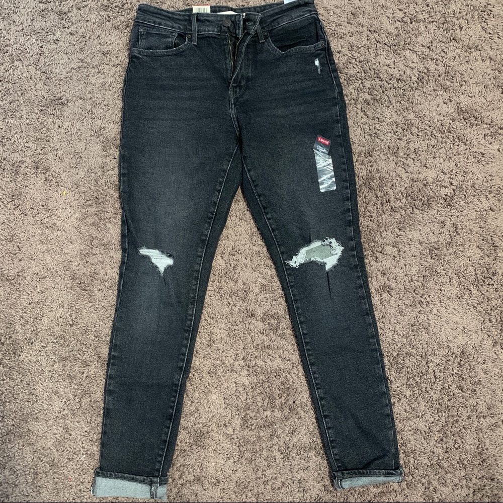 Black Levi’s jeans